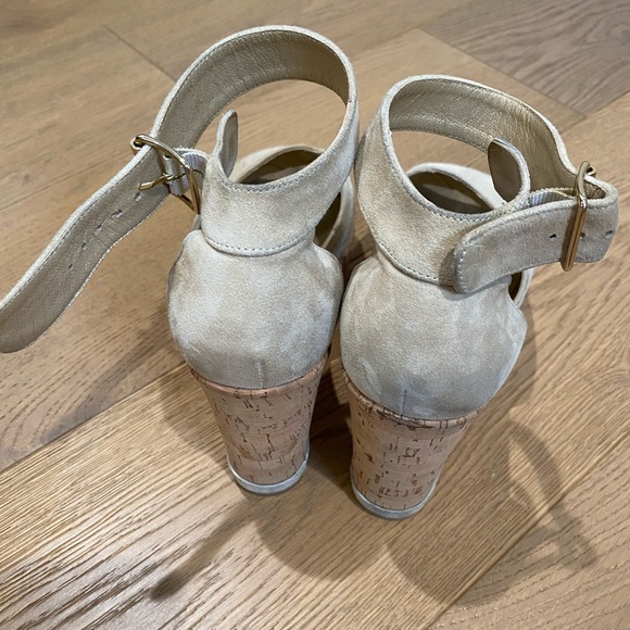 Stuart WEITZMAN taupe suede cork wedges - Picture 3 of 4